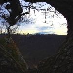Blick vom Albtrauf auf Schloss Lichtenstein (Foto: Katharina Knaup)